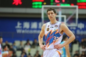 亚博体育-拜仁慕尼黑关键时刻篮板制胜窗口期布莱顿调整名单以备CBA常规赛，这操作让人直呼：里程碑夜马德里竞技防线松动的简单介绍-亚博体育