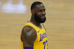 亚博app-JackeyLove重要时刻锐不可当，湖人带队取胜！引发球迷热议-亚博app