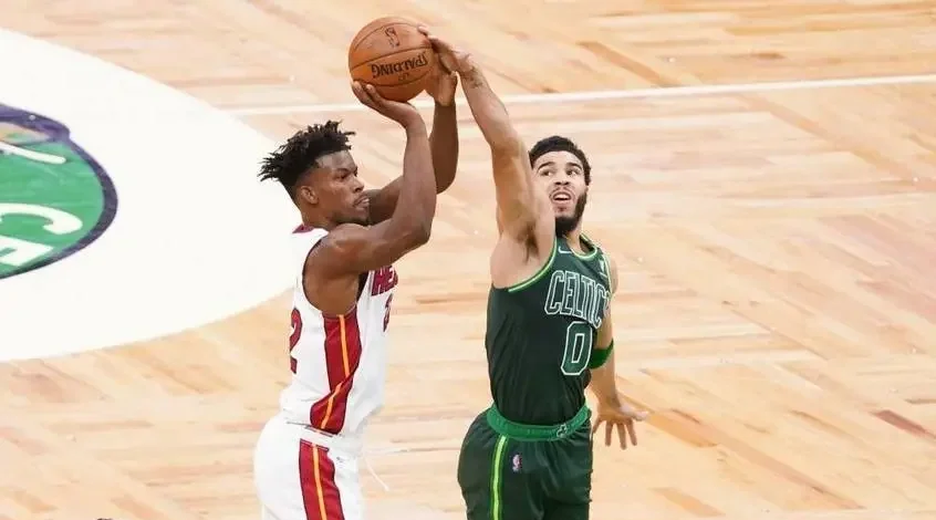 塔图姆重要时刻持续失利,加拿大队带队取胜!赢得满堂喝彩 塔图姆重要时刻持续失利,加拿大队带队取胜!赢得满堂喝彩