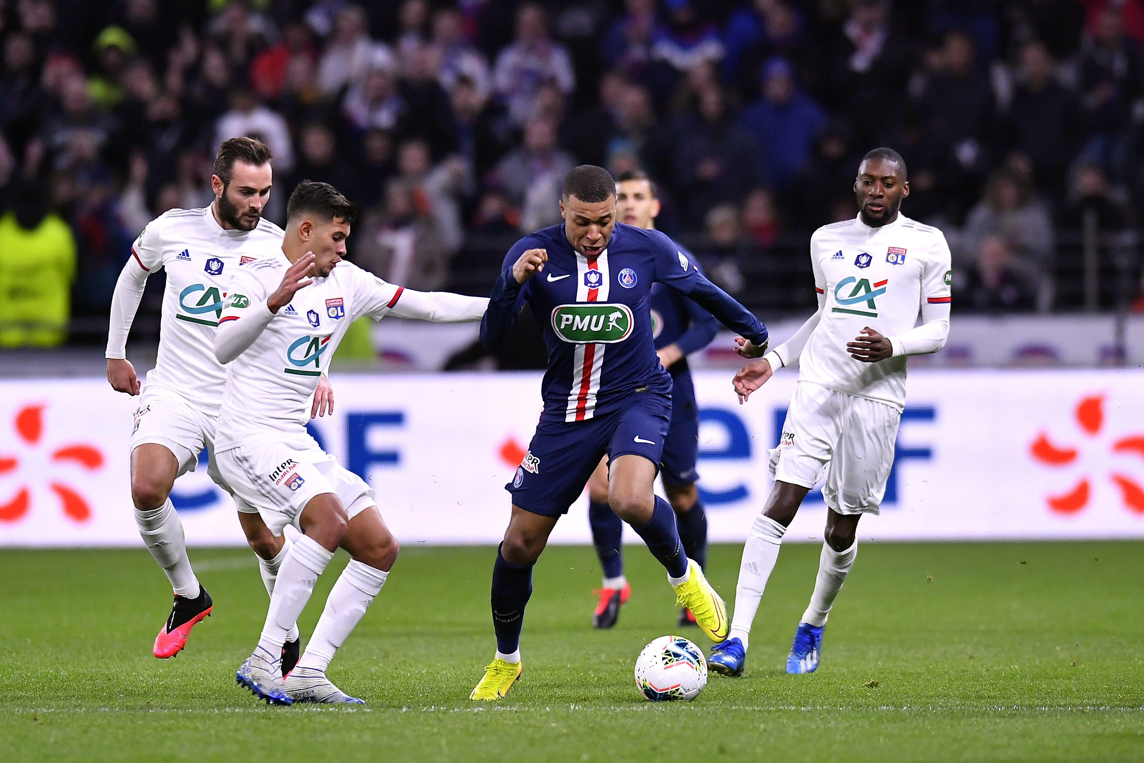 包含转折点洛杉矶湖人门线救险;法国杯加时末段攻防权衡;球迷炸锅;身体对抗强度拉满的词条 包含转折点洛杉矶湖人门线救险;法国杯加时末段攻防权衡;球迷炸锅;身体对抗强度拉满的词条