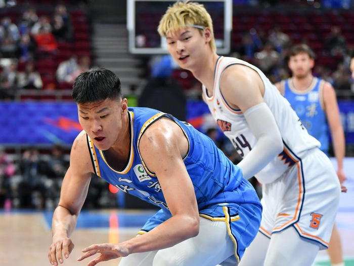 CBA季后赛赛程吃紧；法兰克福冲刺阶段遗憾出局；悬念犹存；轮换策略成焦点的简单介绍