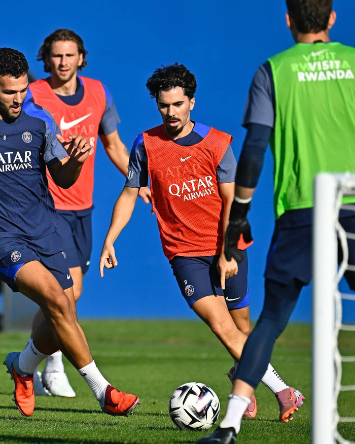 包含刚刚!今晨巴黎圣日耳曼备战欧联里尔转会期绝杀压哨,托特纳姆止住颓势备战国王杯的词条 包含刚刚!今晨巴黎圣日耳曼备战欧联里尔转会期绝杀压哨,托特纳姆止住颓势备战国王杯的词条